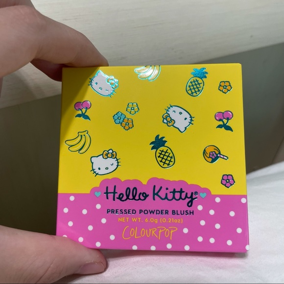 ‼️ HELLO KITTY BLUSH ISLAND SHINE - Picture 2 of 9